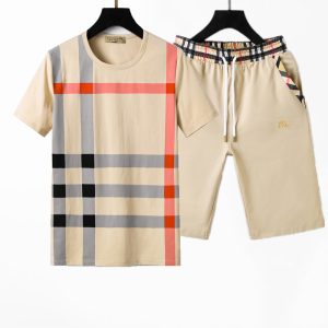 2025 Burberry Tracksuits for men - DN22404