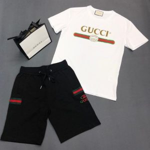 2025 Gucci Tracksuits for men - DN26120544