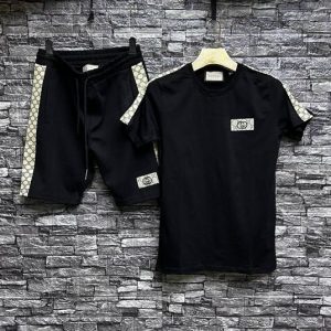 2025 Gucci Tracksuits for men - DN26120563