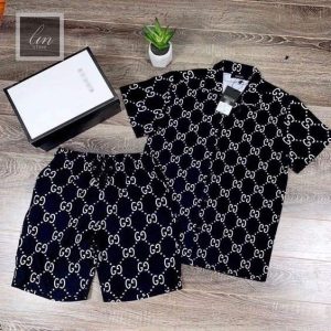 2025 Gucci Tracksuits for men - DN26120566