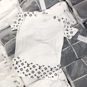 Limited Edition 2025 Louis Vuitton Unisex T-Shirt DN9200416