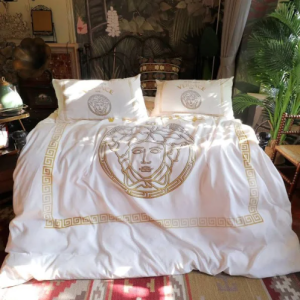 Versa.ce Big Logo In White Background Bedding Set King Size